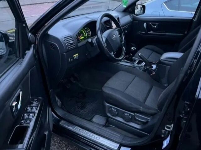 Черный Киа Соренто, объемом двигателя 2.5 л и пробегом 214 тыс. км за 2850 $, фото 7 на Automoto.ua