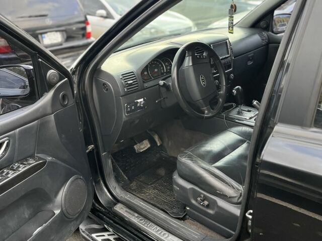 Черный Киа Соренто, объемом двигателя 2.5 л и пробегом 275 тыс. км за 8999 $, фото 9 на Automoto.ua