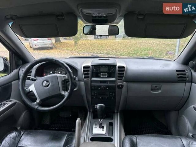 Чорний Кіа Соренто, об'ємом двигуна 2.5 л та пробігом 317 тис. км за 3600 $, фото 5 на Automoto.ua