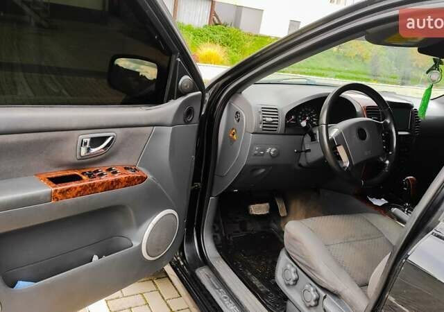 Черный Киа Соренто, объемом двигателя 2.5 л и пробегом 240 тыс. км за 7500 $, фото 12 на Automoto.ua