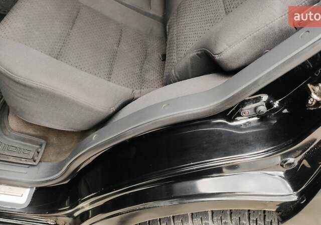 Черный Киа Соренто, объемом двигателя 2.5 л и пробегом 240 тыс. км за 7500 $, фото 15 на Automoto.ua