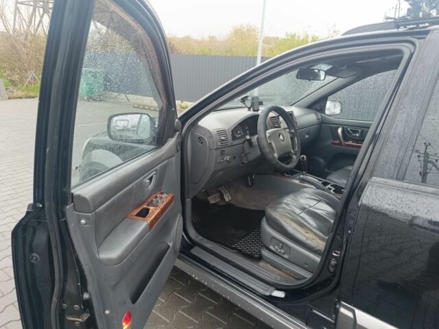 Черный Киа Соренто, объемом двигателя 3.5 л и пробегом 327 тыс. км за 3400 $, фото 10 на Automoto.ua