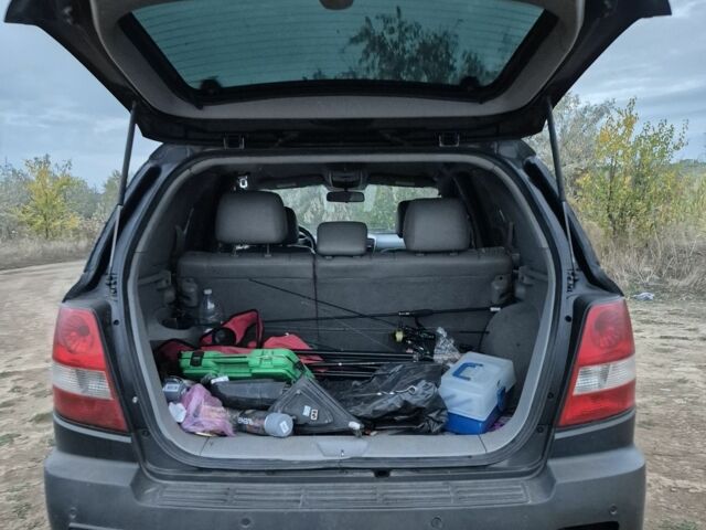 Черный Киа Соренто, объемом двигателя 2.5 л и пробегом 300 тыс. км за 3299 $, фото 5 на Automoto.ua