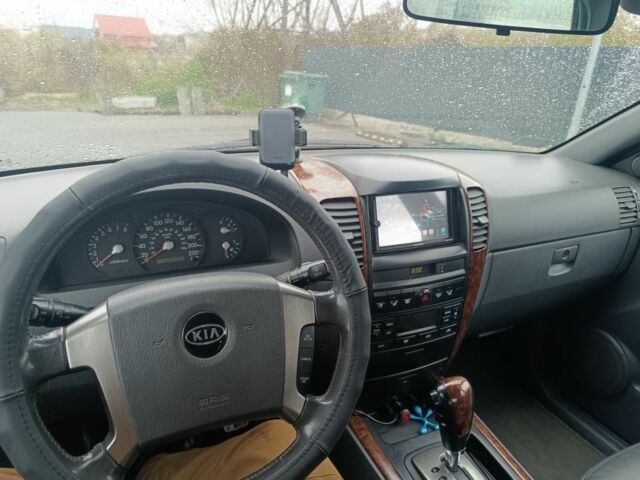 Черный Киа Соренто, объемом двигателя 3.5 л и пробегом 327 тыс. км за 3400 $, фото 3 на Automoto.ua