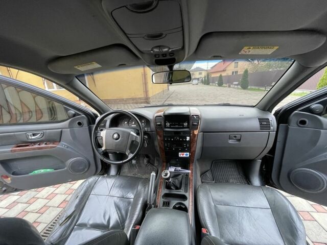 Черный Киа Соренто, объемом двигателя 2.5 л и пробегом 280 тыс. км за 3999 $, фото 9 на Automoto.ua