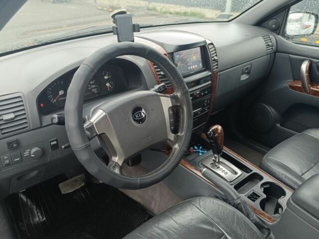 Черный Киа Соренто, объемом двигателя 3.5 л и пробегом 327 тыс. км за 3400 $, фото 7 на Automoto.ua