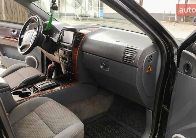 Черный Киа Соренто, объемом двигателя 2.5 л и пробегом 240 тыс. км за 7500 $, фото 11 на Automoto.ua