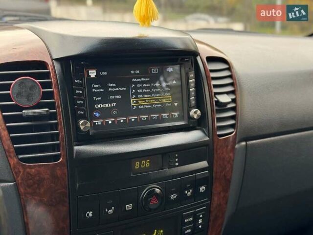 Чорний Кіа Соренто, об'ємом двигуна 2.5 л та пробігом 303 тис. км за 7490 $, фото 24 на Automoto.ua