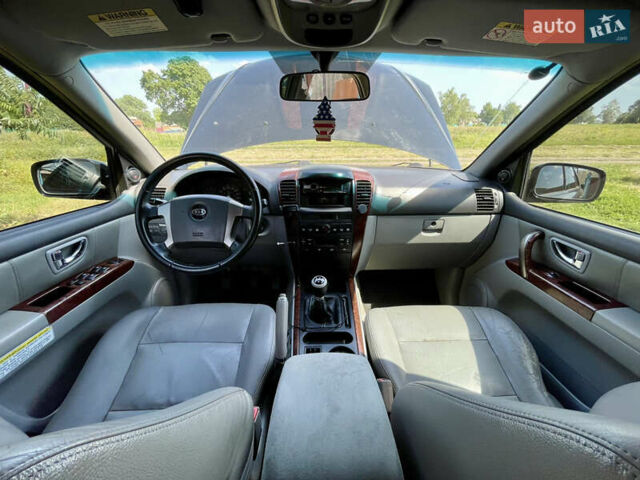 Чорний Кіа Соренто, об'ємом двигуна 2.5 л та пробігом 345 тис. км за 5100 $, фото 5 на Automoto.ua