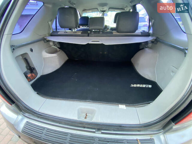 Чорний Кіа Соренто, об'ємом двигуна 2.5 л та пробігом 274 тис. км за 6300 $, фото 8 на Automoto.ua