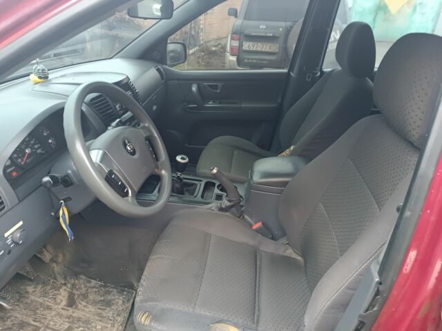 Черный Киа Соренто, объемом двигателя 2.5 л и пробегом 123 тыс. км за 2450 $, фото 6 на Automoto.ua