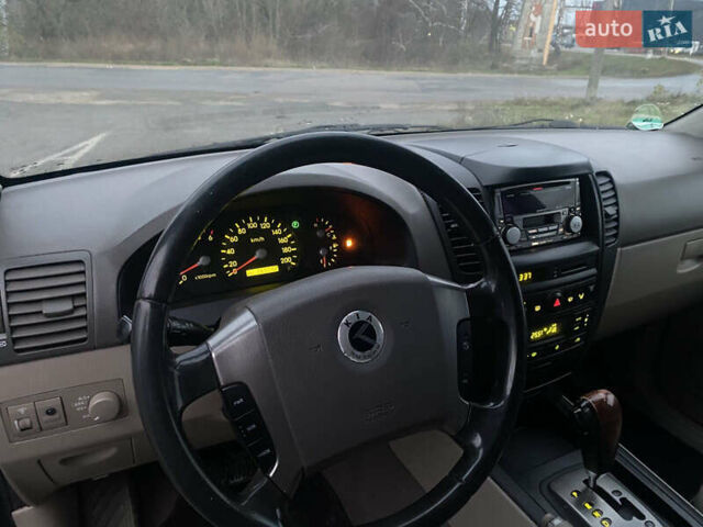 Черный Киа Соренто, объемом двигателя 2.5 л и пробегом 250 тыс. км за 4150 $, фото 11 на Automoto.ua