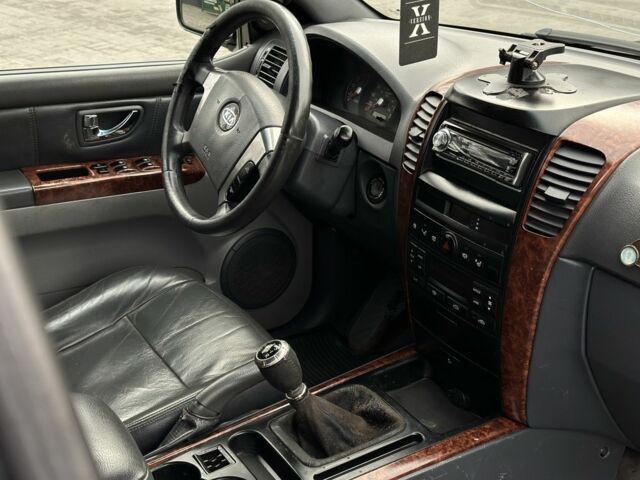 Черный Киа Соренто, объемом двигателя 2.5 л и пробегом 218 тыс. км за 4500 $, фото 15 на Automoto.ua