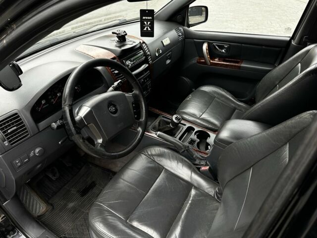 Черный Киа Соренто, объемом двигателя 2.5 л и пробегом 218 тыс. км за 4500 $, фото 12 на Automoto.ua