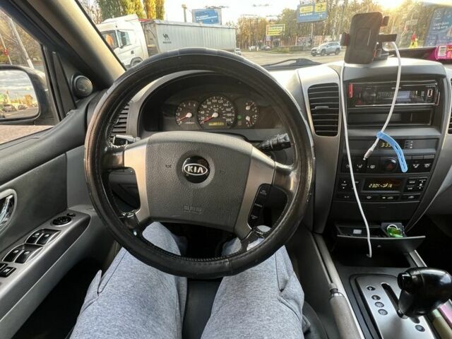 Черный Киа Соренто, объемом двигателя 2.5 л и пробегом 216 тыс. км за 148000 $, фото 5 на Automoto.ua