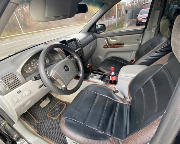 Черный Киа Соренто, объемом двигателя 2.5 л и пробегом 300 тыс. км за 7500 $, фото 5 на Automoto.ua