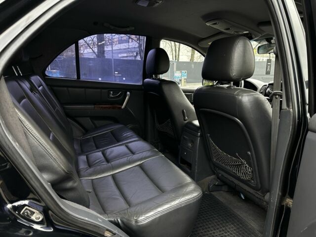 Черный Киа Соренто, объемом двигателя 2.5 л и пробегом 218 тыс. км за 4500 $, фото 13 на Automoto.ua