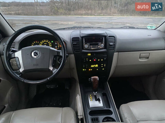 Черный Киа Соренто, объемом двигателя 2.5 л и пробегом 250 тыс. км за 4150 $, фото 12 на Automoto.ua