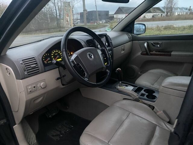 Черный Киа Соренто, объемом двигателя 2.5 л и пробегом 250 тыс. км за 4150 $, фото 16 на Automoto.ua