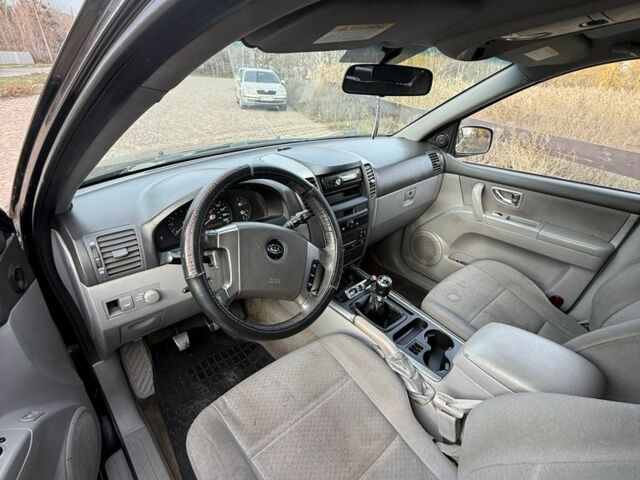 Черный Киа Соренто, объемом двигателя 2.5 л и пробегом 255 тыс. км за 3000 $, фото 6 на Automoto.ua