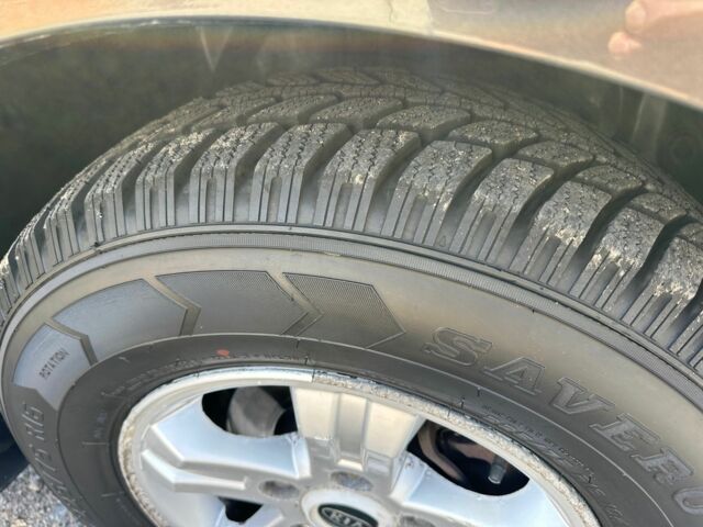 Черный Киа Соренто, объемом двигателя 2.5 л и пробегом 200 тыс. км за 5500 $, фото 3 на Automoto.ua