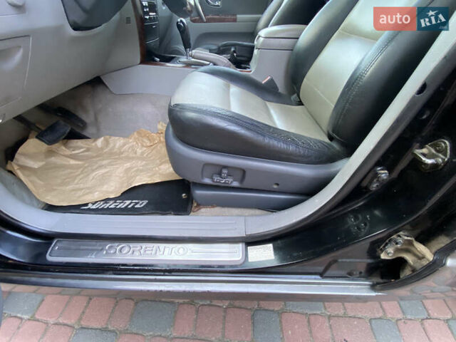Чорний Кіа Соренто, об'ємом двигуна 2.5 л та пробігом 274 тис. км за 6300 $, фото 12 на Automoto.ua