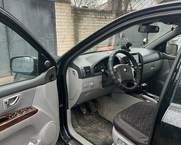 Черный Киа Соренто, объемом двигателя 2.5 л и пробегом 140 тыс. км за 7500 $, фото 5 на Automoto.ua