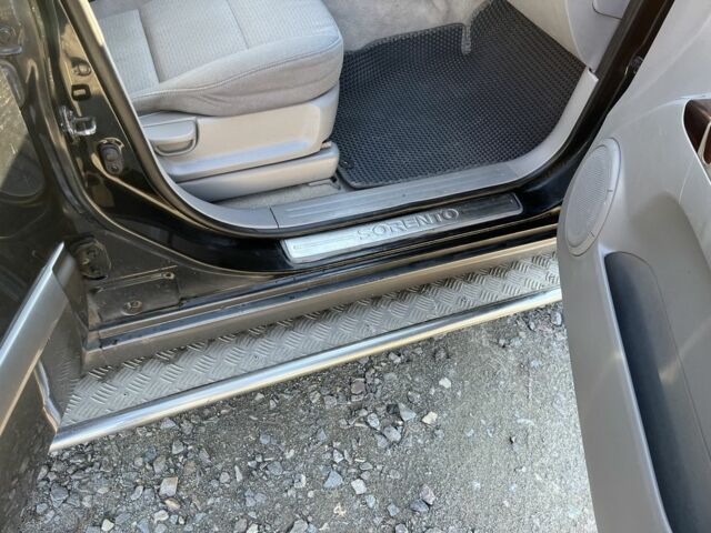 Черный Киа Соренто, объемом двигателя 2.4 л и пробегом 205 тыс. км за 6650 $, фото 7 на Automoto.ua