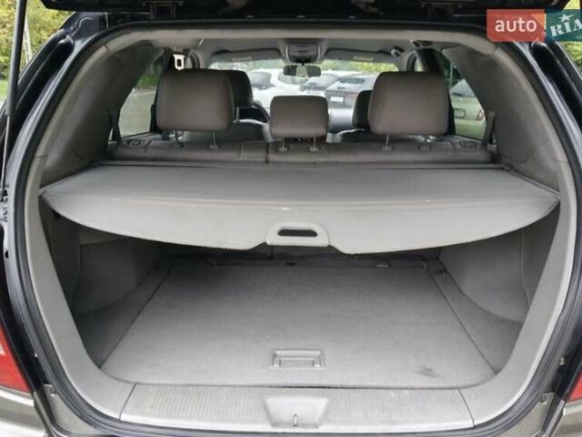 Черный Киа Соренто, объемом двигателя 2.5 л и пробегом 302 тыс. км за 4300 $, фото 13 на Automoto.ua