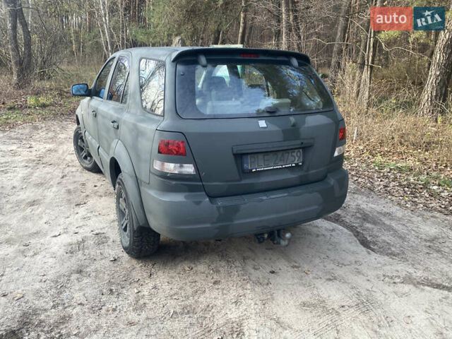 Черный Киа Соренто, объемом двигателя 2.5 л и пробегом 293 тыс. км за 3450 $, фото 4 на Automoto.ua