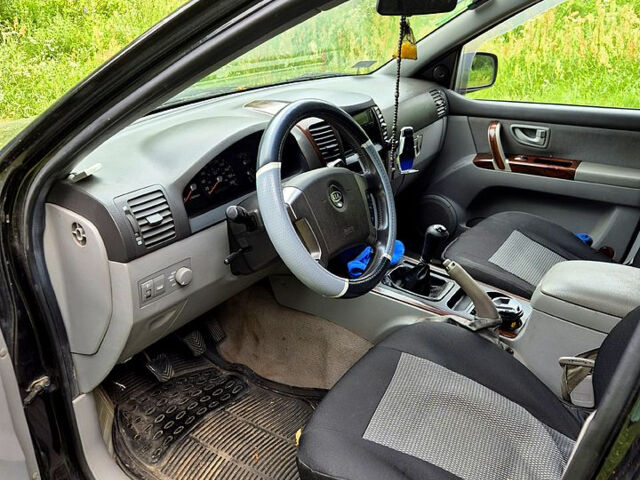 Чорний Кіа Соренто, об'ємом двигуна 2.5 л та пробігом 299 тис. км за 3000 $, фото 5 на Automoto.ua