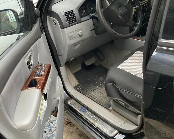 Черный Киа Соренто, объемом двигателя 2.5 л и пробегом 220 тыс. км за 4500 $, фото 6 на Automoto.ua
