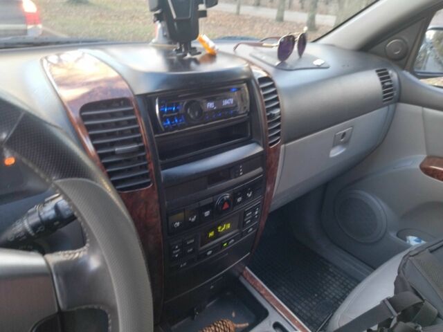 Черный Киа Соренто, объемом двигателя 2.5 л и пробегом 303 тыс. км за 3546 $, фото 6 на Automoto.ua