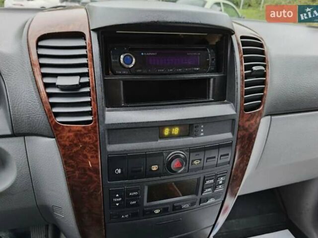 Черный Киа Соренто, объемом двигателя 2.5 л и пробегом 302 тыс. км за 4300 $, фото 11 на Automoto.ua