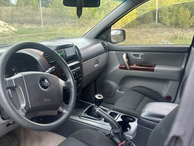 Киа Соренто 2005 в Изюме на Automoto.ua Черный Киа Соренто, объемом двигателя 2.5 л и пробегом 315 тыс. км за 3700 $, фото 6 на Automoto.ua