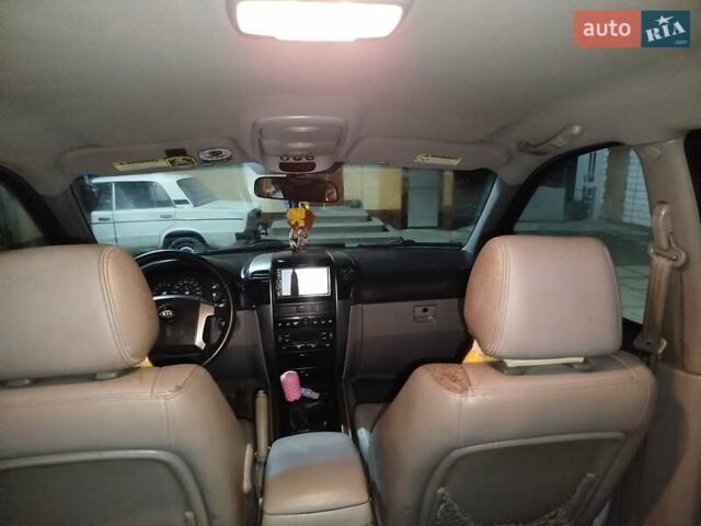 Черный Киа Соренто, объемом двигателя 2.5 л и пробегом 256 тыс. км за 7250 $, фото 16 на Automoto.ua