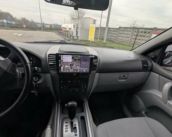 Черный Киа Соренто, объемом двигателя 2.5 л и пробегом 300 тыс. км за 8000 $, фото 6 на Automoto.ua