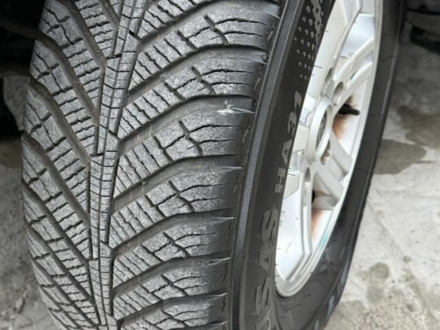 Черный Киа Соренто, объемом двигателя 2.5 л и пробегом 258 тыс. км за 5250 $, фото 10 на Automoto.ua