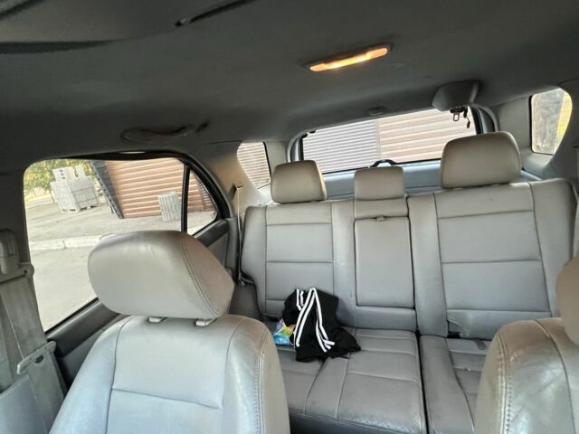 Черный Киа Соренто, объемом двигателя 3.5 л и пробегом 200 тыс. км за 3200 $, фото 5 на Automoto.ua