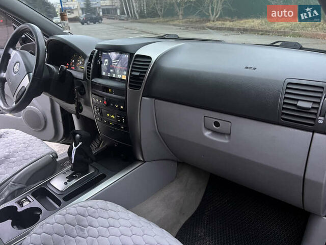 Черный Киа Соренто, объемом двигателя 2.5 л и пробегом 340 тыс. км за 7500 $, фото 16 на Automoto.ua