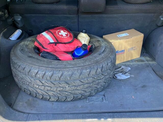 Черный Киа Соренто, объемом двигателя 2.5 л и пробегом 220 тыс. км за 3900 $, фото 2 на Automoto.ua