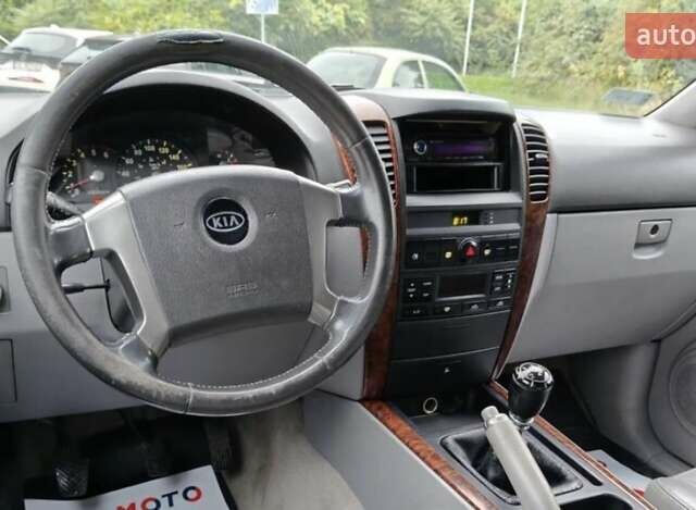 Черный Киа Соренто, объемом двигателя 2.5 л и пробегом 302 тыс. км за 4300 $, фото 1 на Automoto.ua