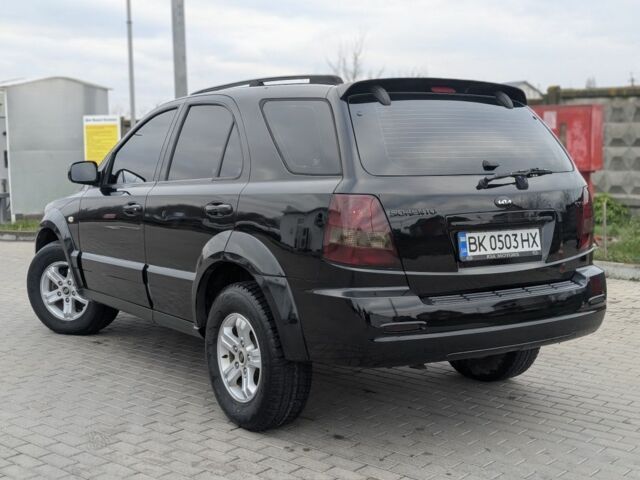 Черный Киа Соренто, объемом двигателя 2.5 л и пробегом 300 тыс. км за 8000 $, фото 5 на Automoto.ua