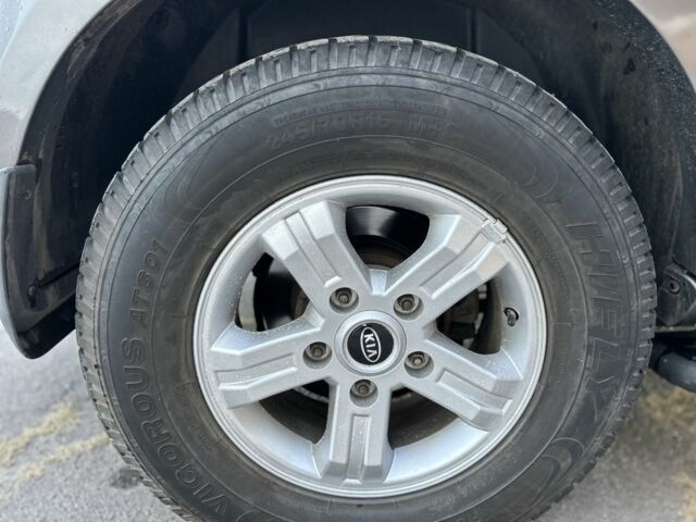 Черный Киа Соренто, объемом двигателя 2.5 л и пробегом 279 тыс. км за 4600 $, фото 10 на Automoto.ua