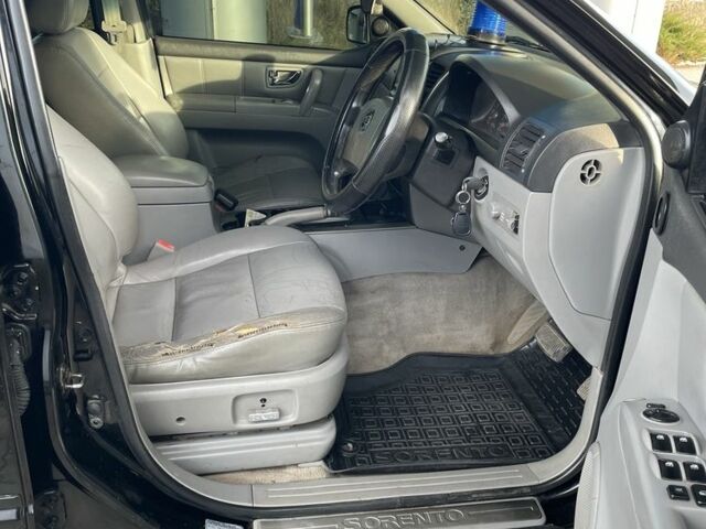 Черный Киа Соренто, объемом двигателя 2.5 л и пробегом 270 тыс. км за 3350 $, фото 13 на Automoto.ua