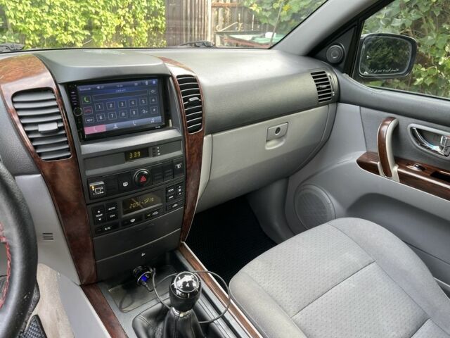 Черный Киа Соренто, объемом двигателя 2.4 л и пробегом 205 тыс. км за 6650 $, фото 16 на Automoto.ua