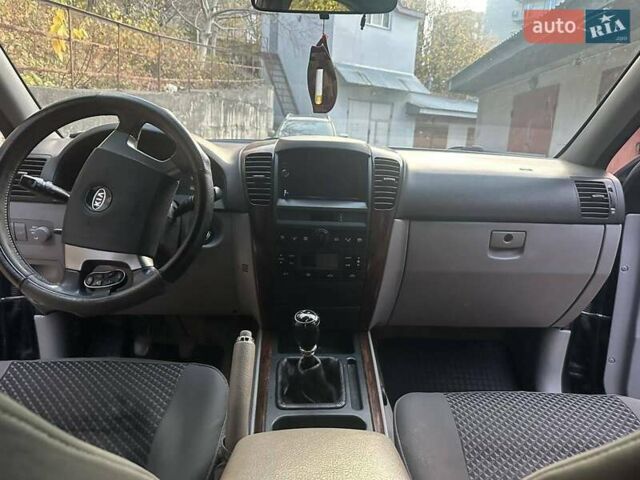 Черный Киа Соренто, объемом двигателя 2.5 л и пробегом 262 тыс. км за 9500 $, фото 9 на Automoto.ua