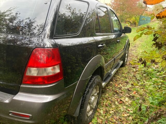 Черный Киа Соренто, объемом двигателя 2.5 л и пробегом 267 тыс. км за 3500 $, фото 3 на Automoto.ua