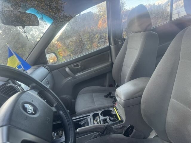 Чорний Кіа Соренто, об'ємом двигуна 2.5 л та пробігом 320 тис. км за 2800 $, фото 5 на Automoto.ua