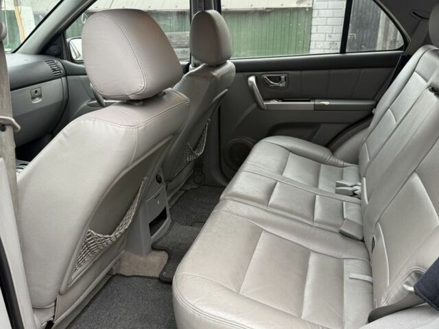 Чорний Кіа Соренто, об'ємом двигуна 2.5 л та пробігом 198 тис. км за 4950 $, фото 10 на Automoto.ua